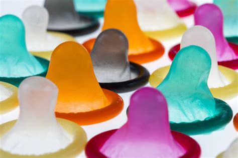 Blowjob ohne Kondom gegen Aufpreis Hure Foret